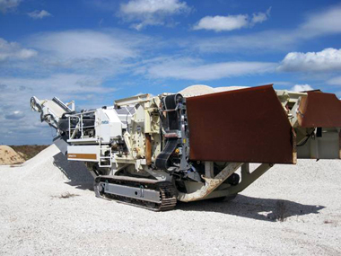lt1213-20with-20hydraulic-20hopper-20extensions-20folded-20down.jpg lt1213-20with-20hydraulic-20hopper-20extensions-20folded-20down.jpg