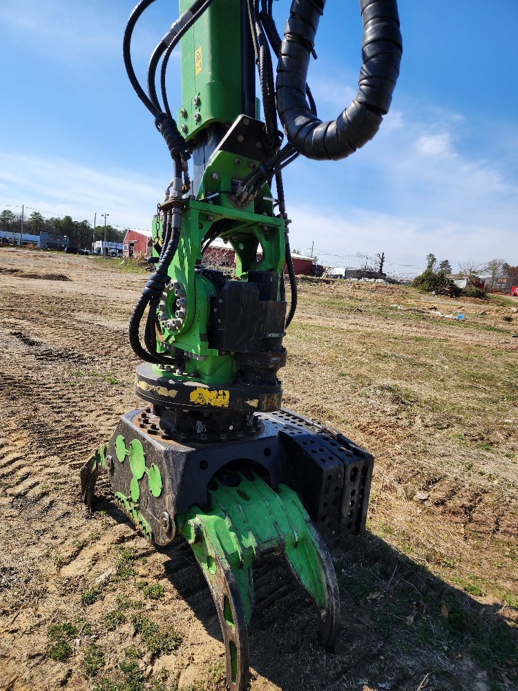 Sennebogen 728M Tree Care Handler Sennebogen 728M Tree Care Handler